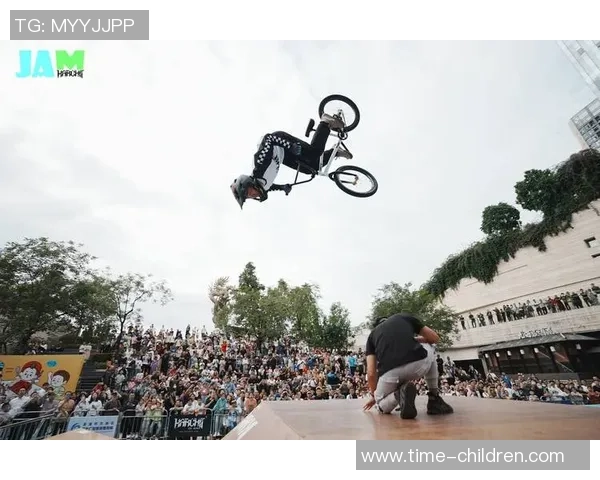 成都极限运动队在世界滑板锦标赛中的精彩表现与力量解析 成都极限运动队在世界滑板锦标赛中的精彩表现与力量解析